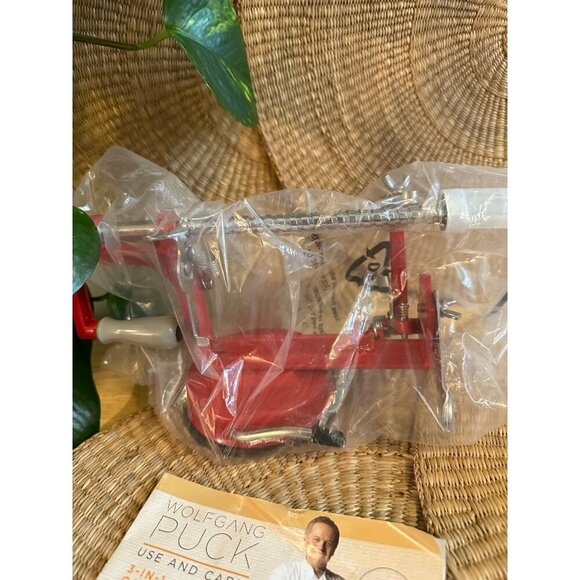Wolfgang Puck 3 in 1 Peeler Corer & Slicer Apple device - Picture 5 of 6